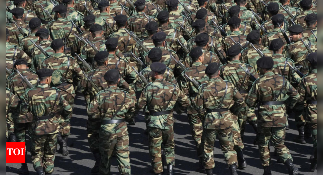 Iran stages nationwide Army Day parades