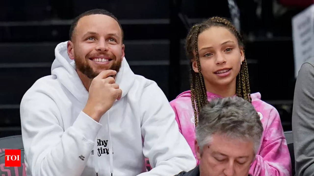Stephen Curry's daughter makes surprise appearance after 10 years at Golden  State Warriors Play-In celebration; fans left stunned - "Can't believe  she's 12 already!" | NBA News - The Times of India
