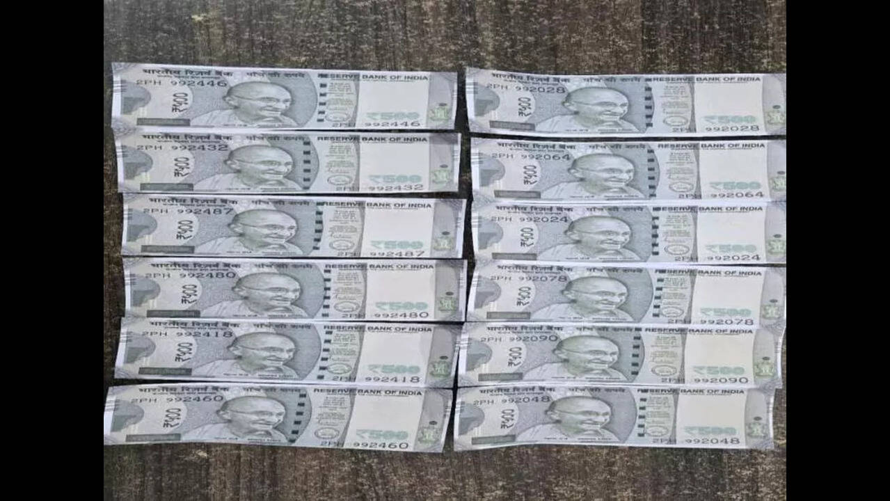 Racket of circulating fake notes through courier service busted | Rajkot  News - The Times of India