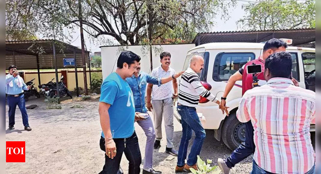 Dismissed Beed cyber cell cop arrested in Pune’s Swargate | Chhatrapati ...