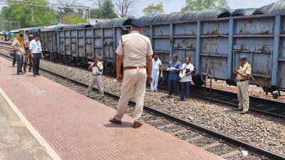 Man falls while trying to board moving train, dies