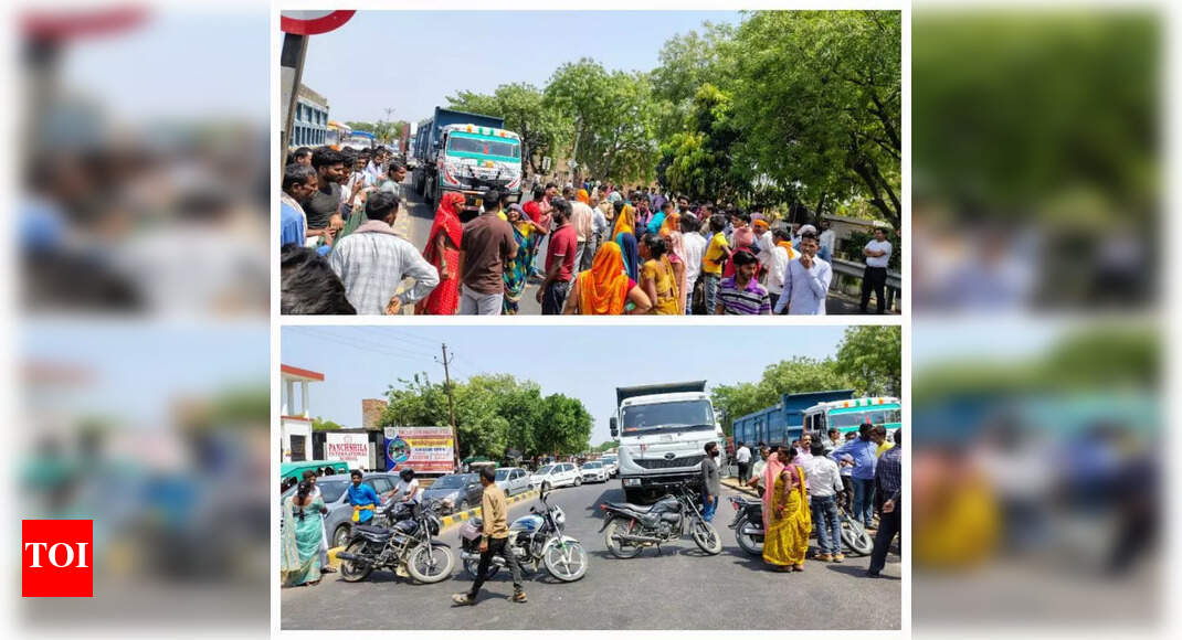 Five youths killed in twin road road accidents in UP | Varanasi News ...