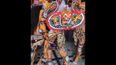 Tigers prowl silk city streets during Thakurani Yatra | Bhubaneswar