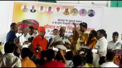 Union min targets Cong in National Herald case