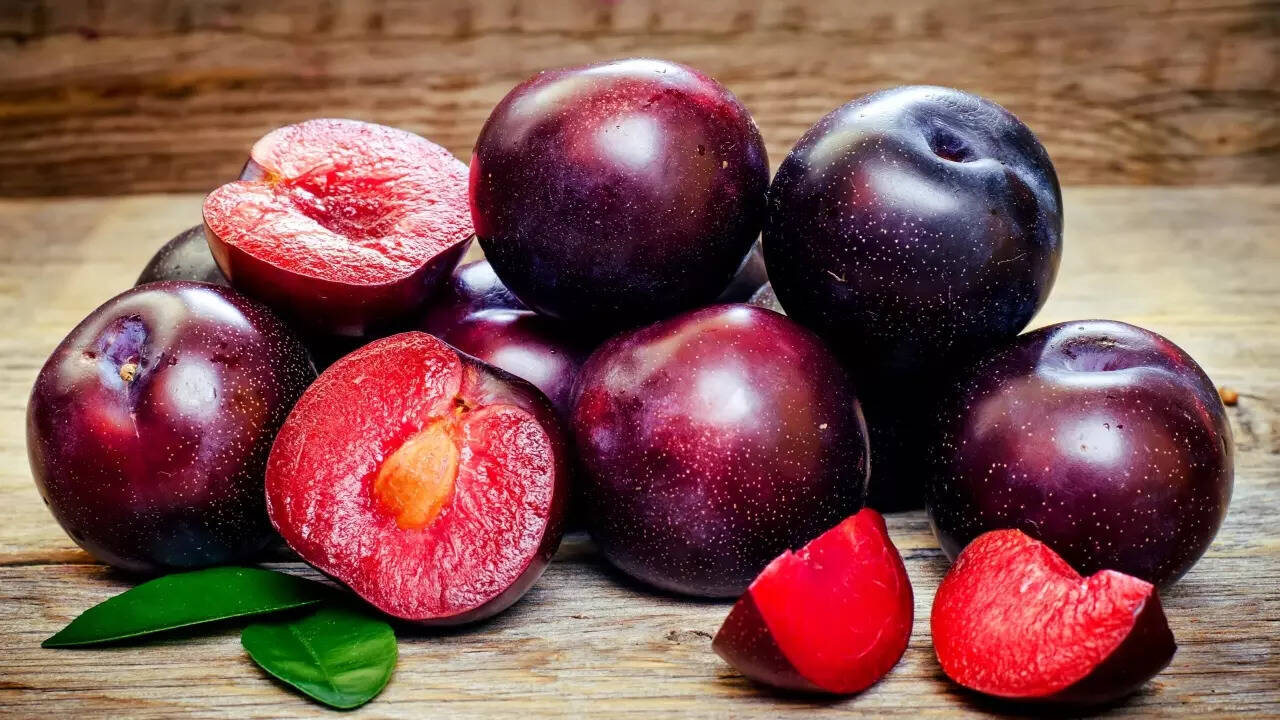 Plum Benefits: Having Plums on an empty stomach can potentially fight THIS  terminal disease | - The Times of India