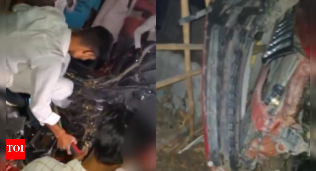 Kushinagar Accident: 6 dead, 2 injured as car crashes into tree in UP ...