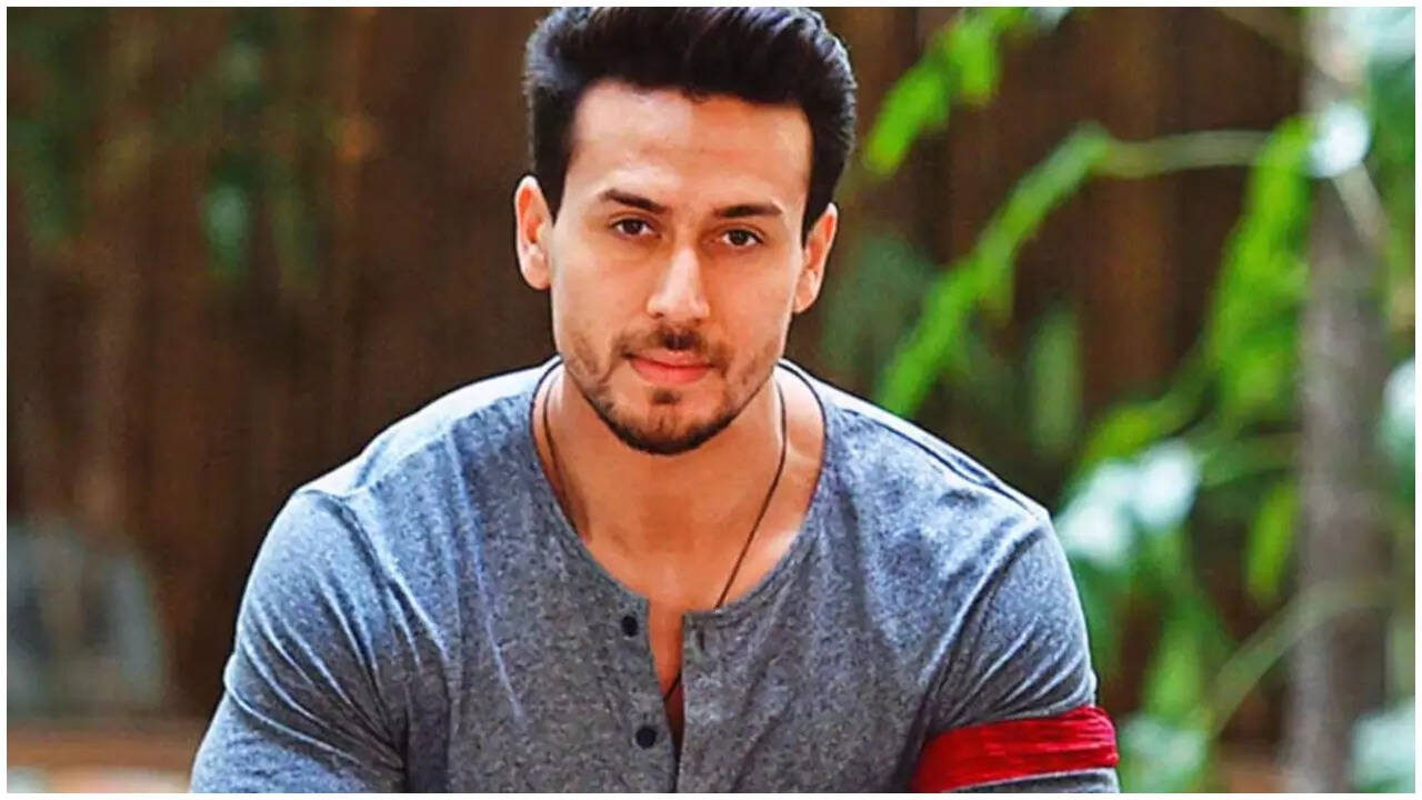 Punjab man calls Mumbai cops, informs them about 'death threat' to actor Tiger Shroff; held | Hindi Movie News - The Times of India