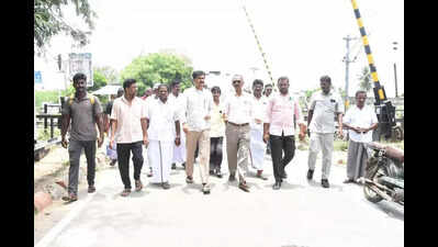 Durai Vaiko inspects locations for overbridges