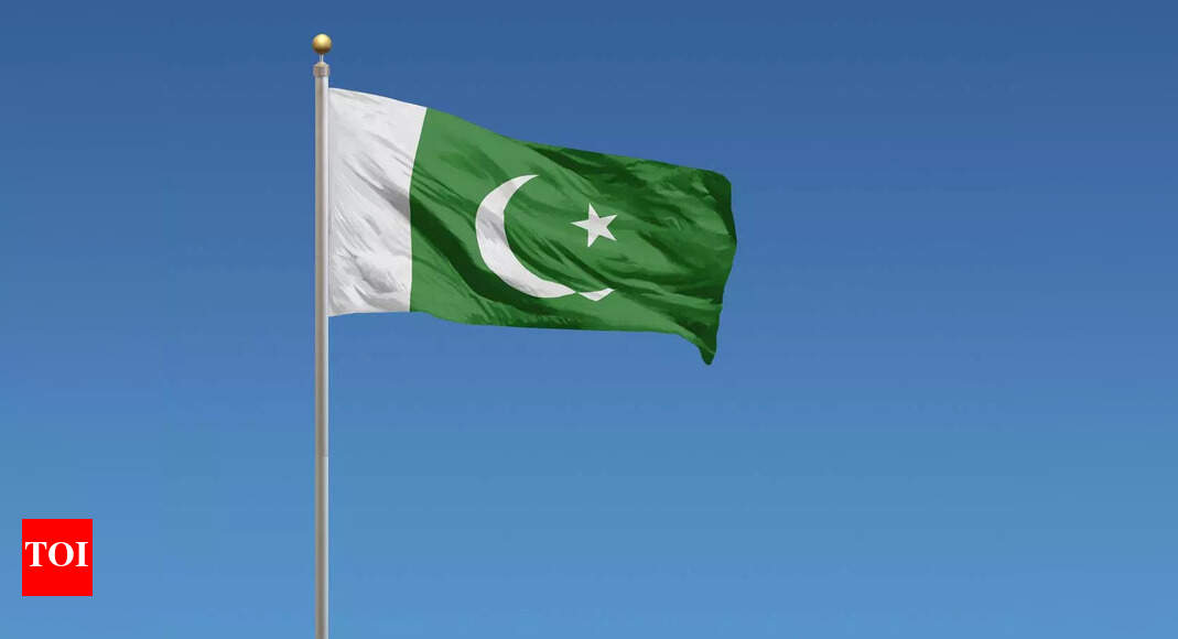 Gunmen kill two policemen guarding polio team in Pakistan’s Balochistan province