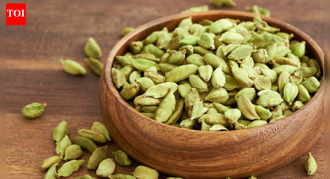 10 benefits of eating one cardamom after dinner regularly