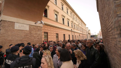 Pope Francis’s Ring Destroyed, Sede Vacante Begins: Who Leads the Vatican Now?