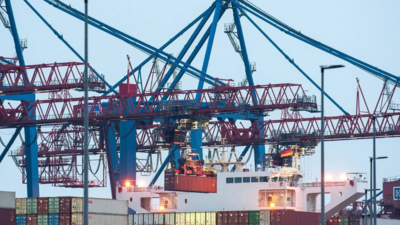 Germany sees the economy stagnating in 2025 as Trump's trade policy weighs on it