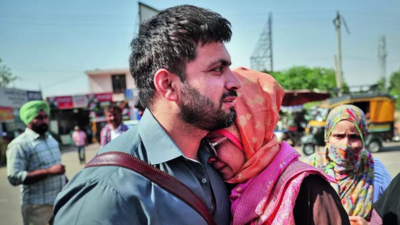 Govt revokes 14 categories of visas for Pakistani nationals