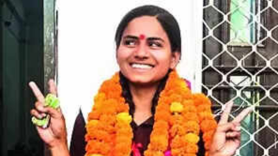 Daily wager’s Mahak Jaiswal daughter tops UP Board class 12 exam results