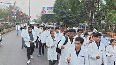 Allahabad med association pays homage to terror attack victims
