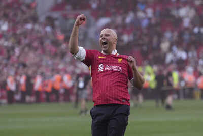 Arne Slot pays tribute to former coach Klopp with emotional chant as Liverpool win Premier League