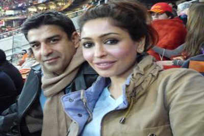 Iqbal Sharma's wife lashes out at Kareena, Saif