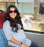 'Pregnant' Vidya Balan travels on bus