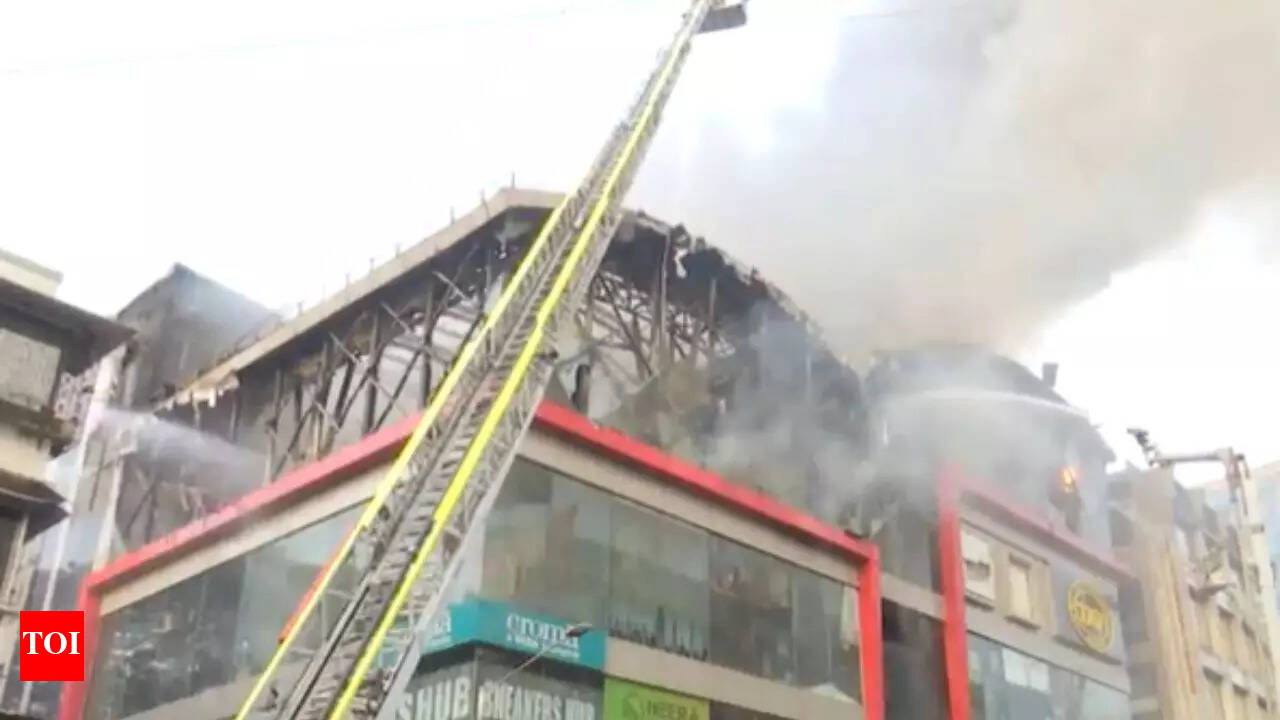Mumbai Bandra Fire: Massive fire breaks out at Croma showroom in Mumbais  Link Square Mall | Mumbai News - The Times of India