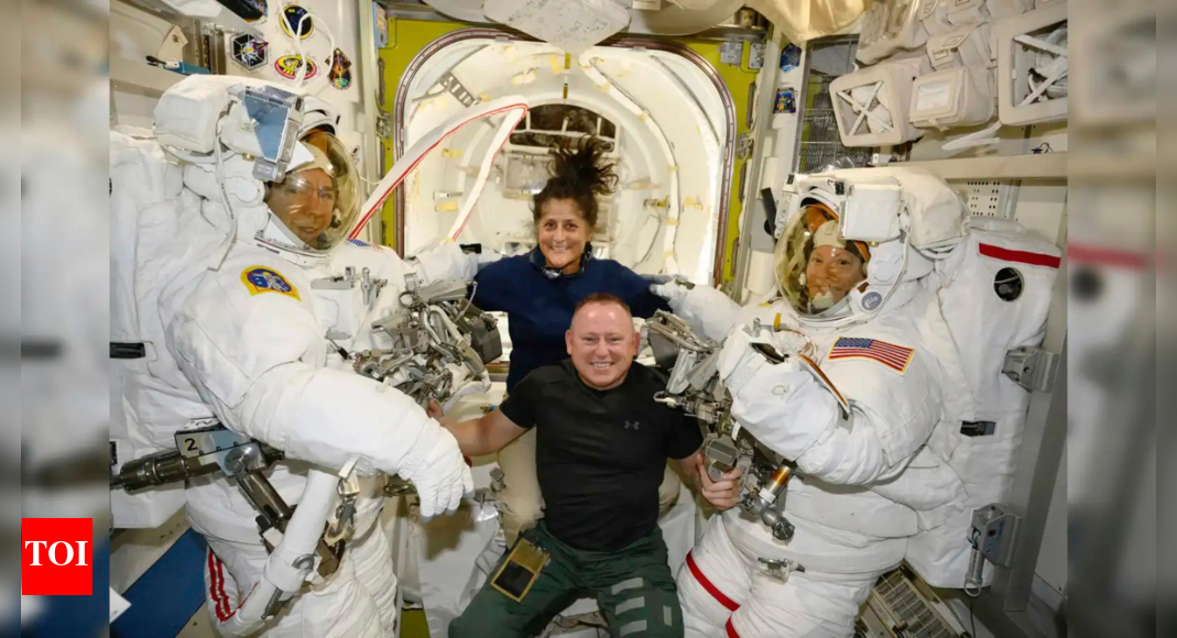 How astronauts live in the International Space Station and what space smells like
