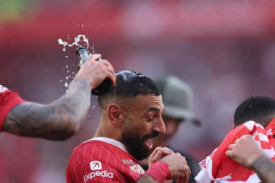 Did Darwin Nunez pour champagne on Mo Salah? Club clarifies...