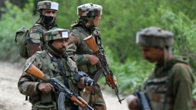 'Indian Attack In 24-36 Hours': Pakistan Information Minister's Midnight Briefing Sparks Panic In Pakistan | Watch