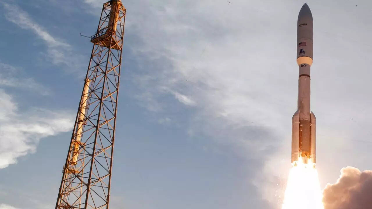 Amazon launches first Project Kuiper internet satellites into