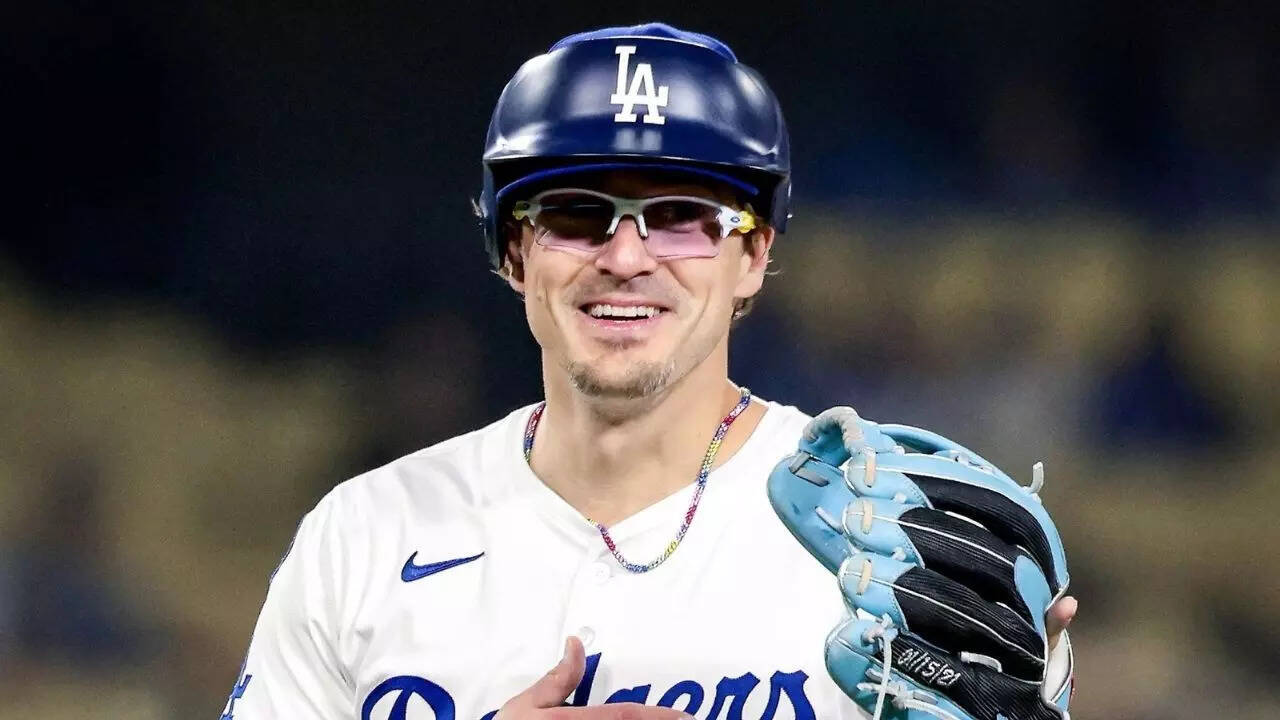 'Haz de esto un cabezón': los fanáticos de los Dodgers reaccionan al inolvidable momento del casco de Kike Hernández | Noticias de MLB - The Times of India
