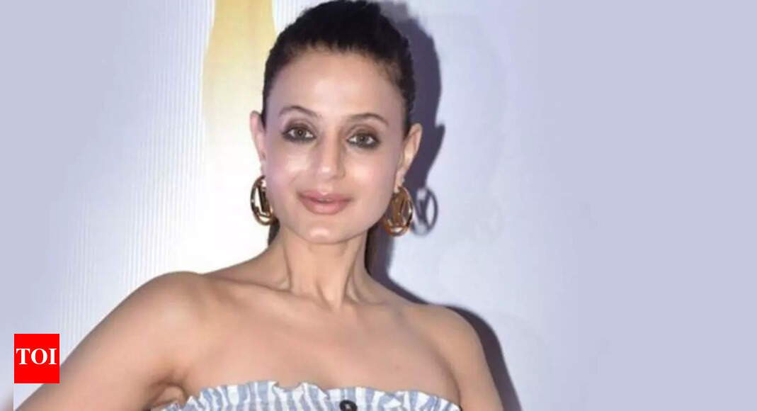 अमोशा पटेल ने 49 साल की उम्र में एक विवाह खोला और शेष रहे: “मुझे ऐसा व्यक्ति नहीं मिला है जो मेरे सिर में बक्से के साथ हस्तक्षेप करेगा” | हिंदी पर फिल्म समाचार