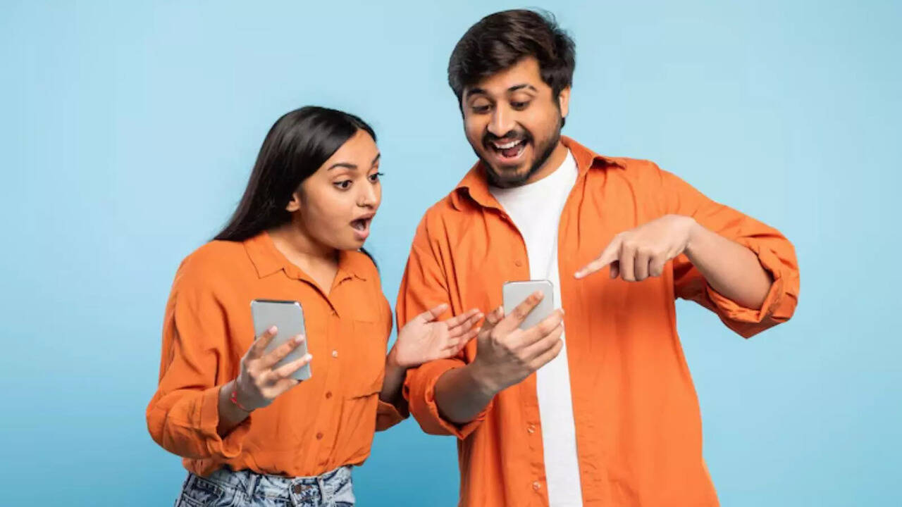 No Internet? Here’s How to Send Files Offline Between Phones