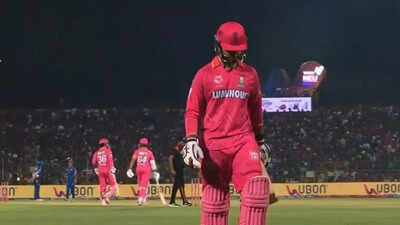 Vaibhav Suryavanshi (Image credit: BCCI/IPL) Rahul Dravid can't hide disappointment as 14-year-old Vaibhav Suryavanshi falls for a duck vs Mumbai Indians
