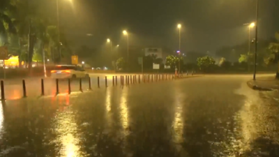 Delhi Rain Chaos: Waterlogged Streets, Massive Traffic Jams Hit City After Sudden Change in Weather