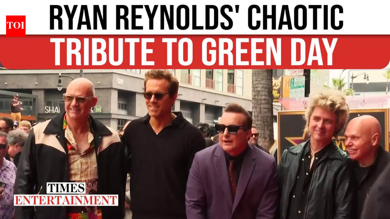 Ryan Reynolds Gets Cheeky In Tribute To Green Day At Walk Of Fame ...