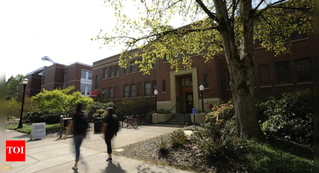 Int'l students in US fight back, file class-action suit against SEVIS terminations