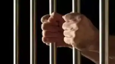 2 रेलवे शौचालय पर पाकिस्तानी ध्वज को चित्रित करने के लिए बंगाल में आयोजित किया जाता है