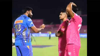 Jasprit Bumrah with RR's Tushar Deshpande (Video grab) 'Mindset wise aggressive rehna hai': Jasprit Bumrah's masterclass for Tushar Deshpande - Watch!