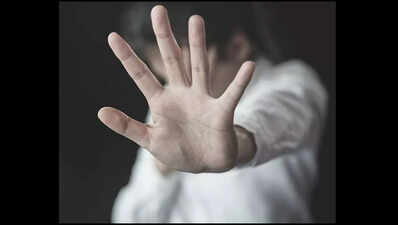 28-year-old woman arrested for raping minor boy