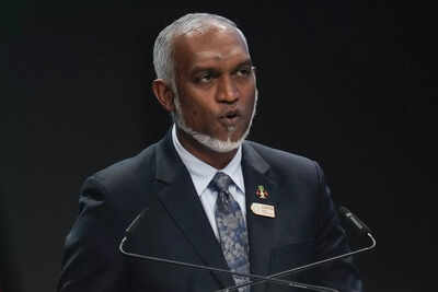 Maldives president holds record 15-hour press conference