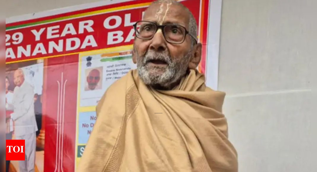 Padma Shri Yoga guru Baba Sivanand passes away in Varanasi | India News – The Times of India