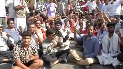 NEET COMPIRANT के बाद कार्नाटक भाजपा के चरणों का विरोध किया गया। परीक्षा से पहले जेनू को हटाने के लिए