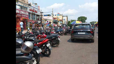 Illegal parking worsens traffic congestion in city
