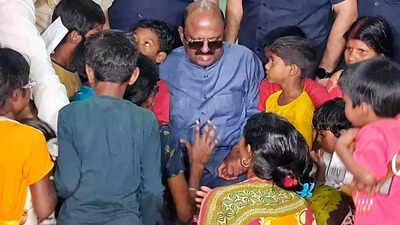 <p> West Bengal Governor CV Anand Bose (PTI Photo) </p>
<p>“Decoding =” async “fetchpriority =” high “/></p></div>
</div>
</div>
<div class= मुर्शिदाबाद दंगे: बंगाल गुव झंडे 'कट्टरपंथीकरण' की रिपोर्ट में रिपोर्ट में MHA