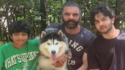 Sohail Khan’s family picture with sons Nirvaan, Yohan Khan and their pooch wins hearts