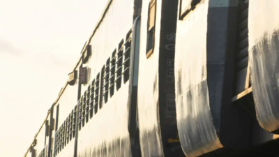 Drunk footboard traveller loses arm after falling from Dhanbad express
