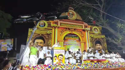 DMK MP A Raja narrowly escapes falling light pole during party event in Tamil Nadu; watch video