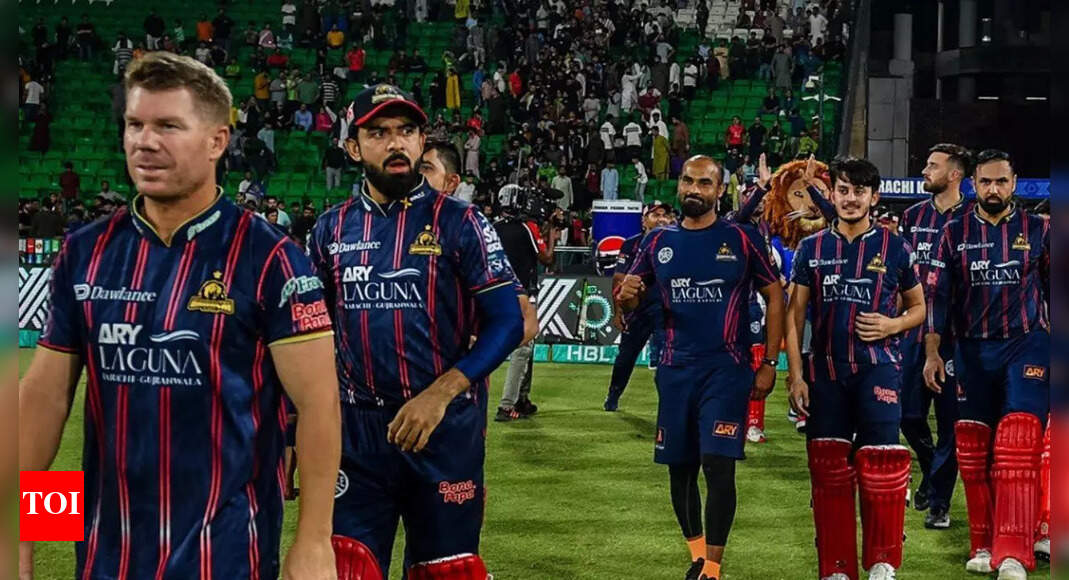 वॉच: डेविड वार्नर पीएसएल में शाहिन अफरीदी को एक साहसी झटका देता है क्रिस्टेट समाचार
