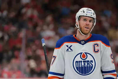 "He’s just a loverboy": Connor McDavid’s heartwarming moment with Calvin Pickard goes viral after Kings win