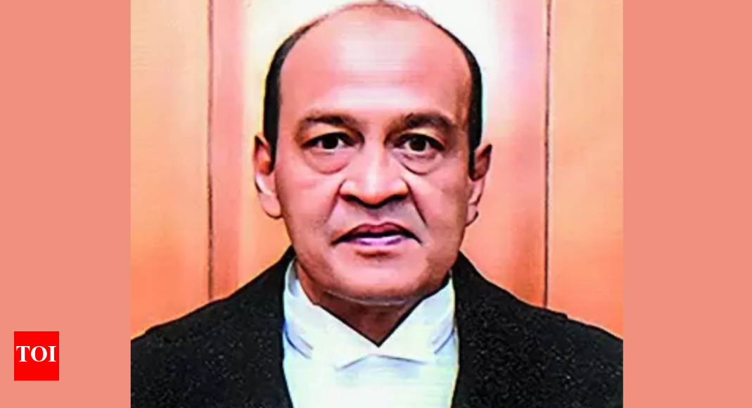 जज हाउस में कैश: पैनल रिपोर्ट का पालन करता है