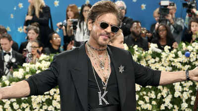  Shah Rukh Khan turns Met Gala into his royal court