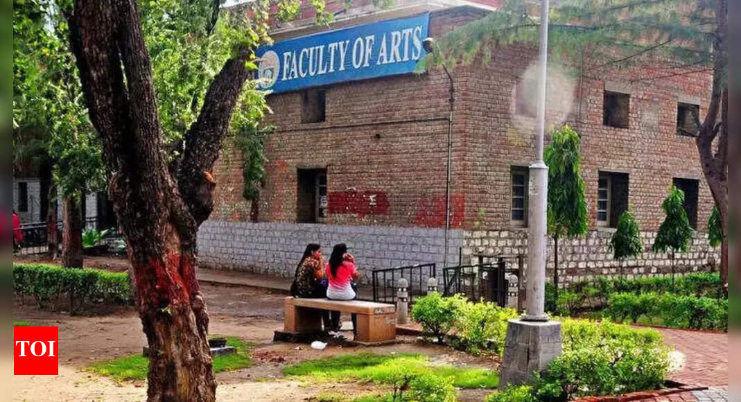 Delhi University asks colleges to collect personal data of Kashmiri students